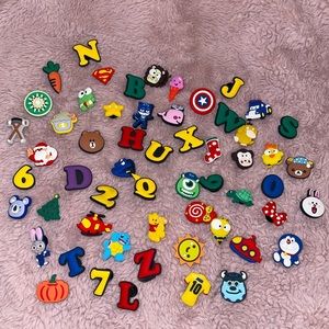 Mix Crocs charm